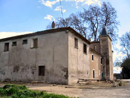 The Approach to the Domaine